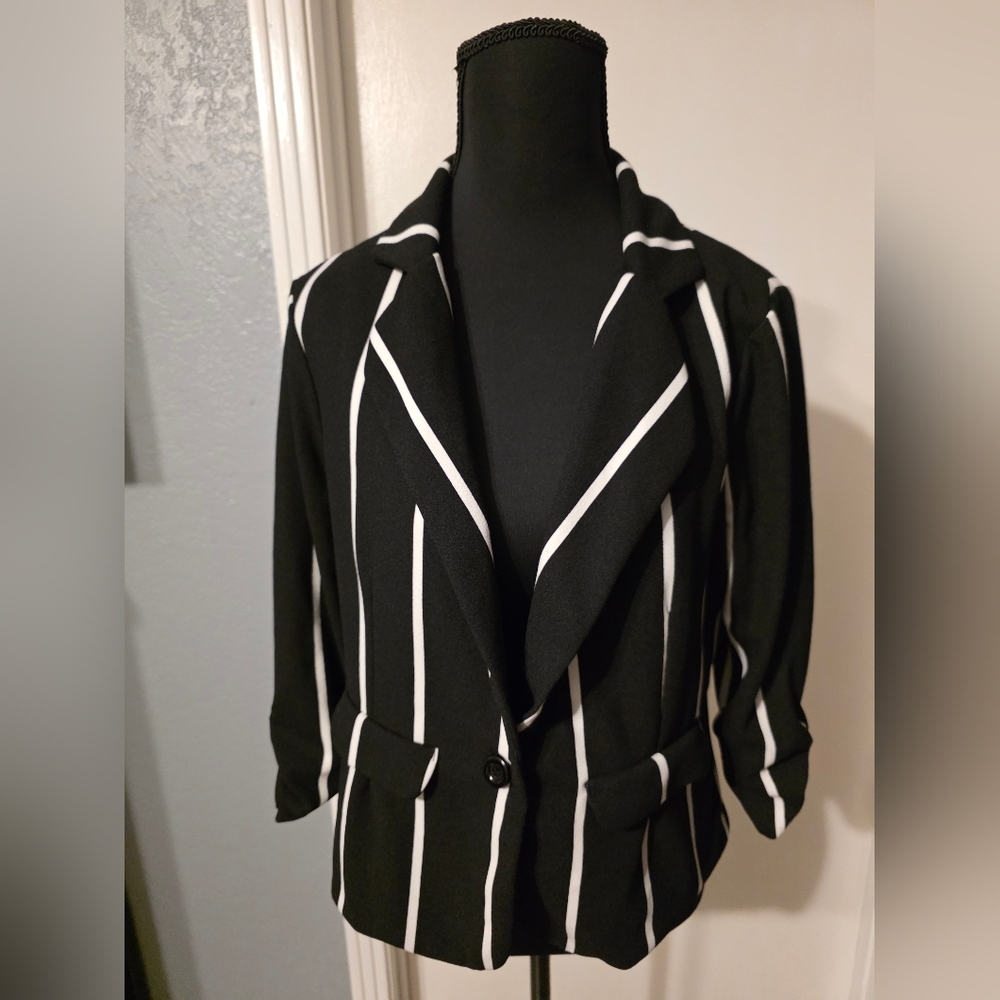 Crescent & Willough Black And White Striped Blazer Size L
